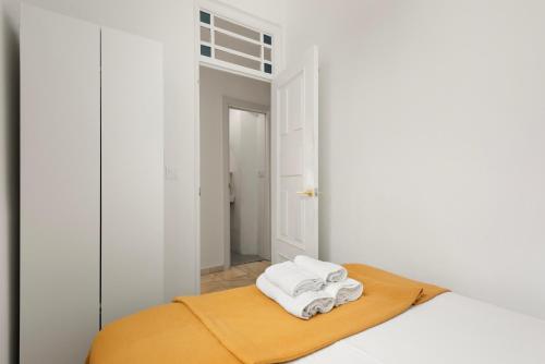 Renovated Apartment in Soho by Pineapple Homes
