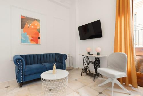 Renovated Apartment in Soho by Pineapple Homes