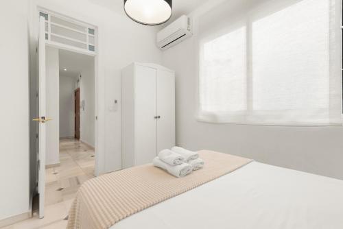 Renovated Apartment in Soho by Pineapple Homes