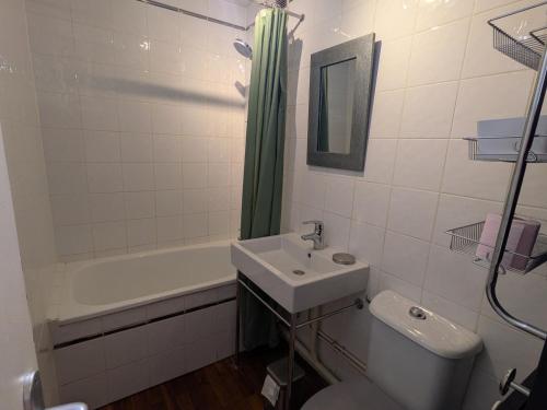 Appartement rénové 2 pièces pour 6 personnes à 50m des pistes, calme, balcon vue Mont Blanc