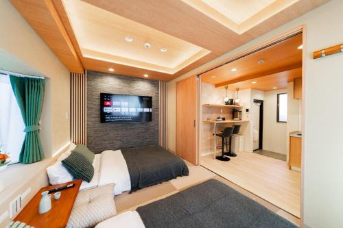 Kagurazaka SAIEI HOTEL 201 ,10 minutes by subway to Ginza , 15 minutes to Shinjuku , Ikebukuro , features 2 bedrooms, a living room, and 4 beds