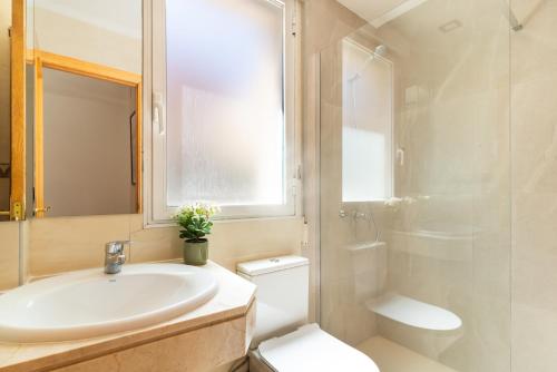 Apartment with Private Terrace, Pinar del Rey - Madrid