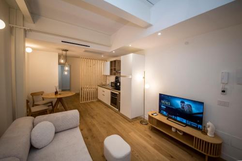 Mahon 1BR Superior Apartment - Quiet, Near Tram, Metro, Duomo, Station