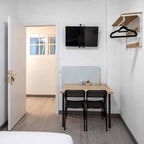 Aliaga Rooms