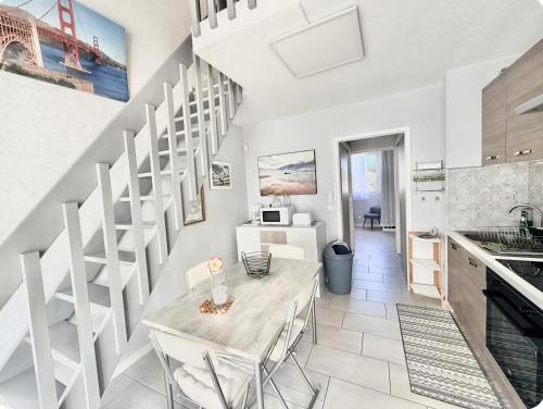BORD DE MER, WIFI, CLIM, très jolie villa 2 chambres, 4 couchages