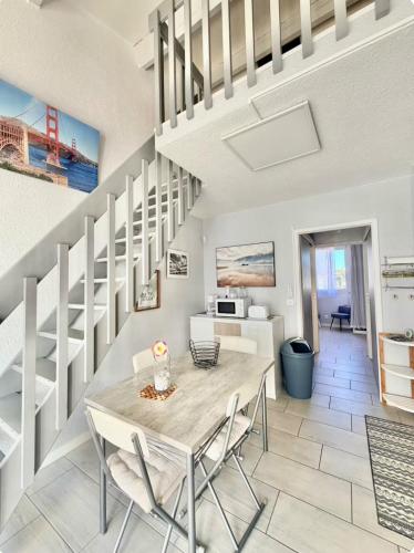 BORD DE MER, WIFI, CLIM, très jolie villa 2 chambres, 4 couchages