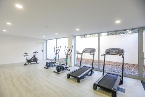 Modern Loft with Gym & Parking by LovelyStay