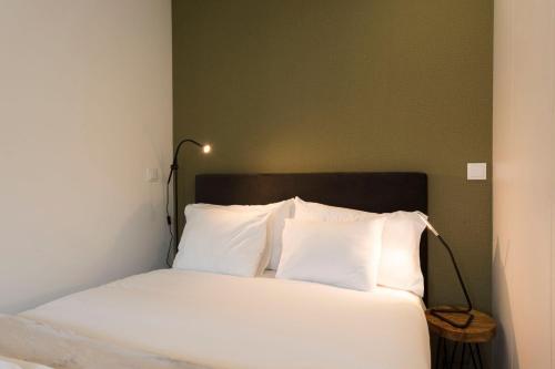 Modern Loft with Gym & Parking by LovelyStay