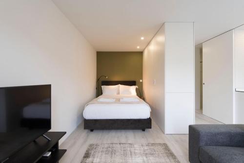 Modern Loft with Gym & Parking by LovelyStay