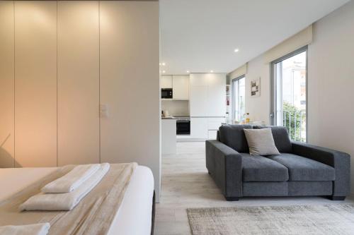 Modern Loft with Gym & Parking by LovelyStay