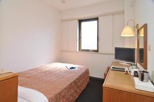 Un pat sau paturi într-o cameră la Yawatajuku Dai-ichi Hotel