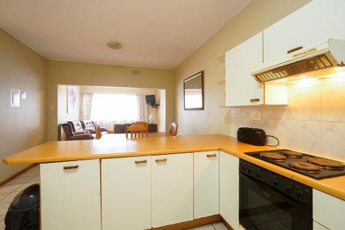 Dapur atau dapur kecil di Doonside Holiday Apartments
