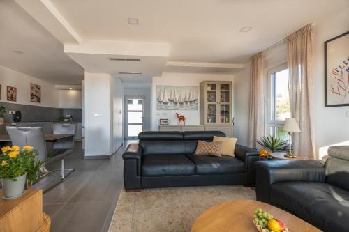 Villa NeRu Vodice- Private Heated Pool & Sea View