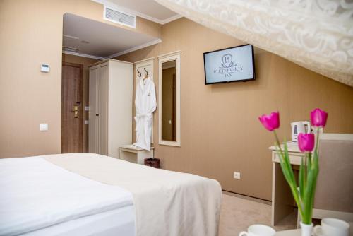 Кровать или кровати в номере Pletnevskiy Inn