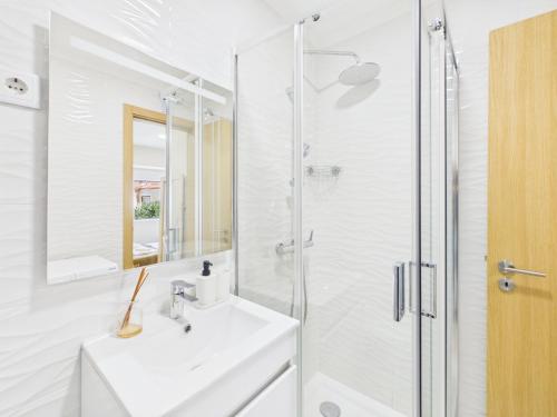 Charming Studio w/ A/C - Santos | By Airnest