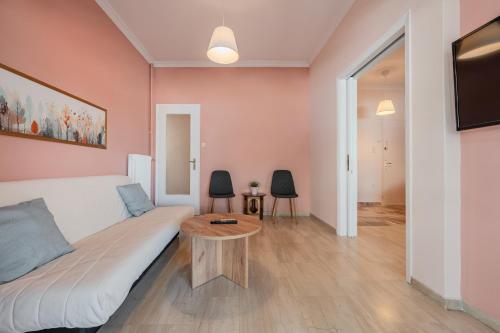 Piraeus Pasalimani Veranda for up to 6, near metro