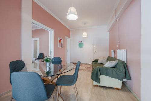 Piraeus Pasalimani Veranda for up to 6, near metro