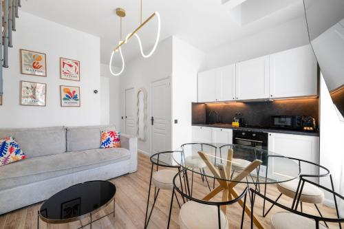 3BR Duplex w/ Balcony & A/C - Port of Nice | By Airnest