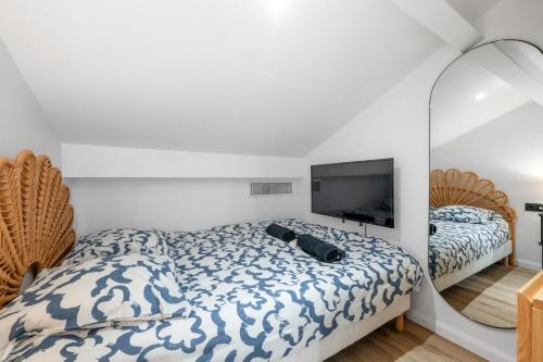 3BR Duplex w/ Balcony & A/C - Port of Nice | By Airnest