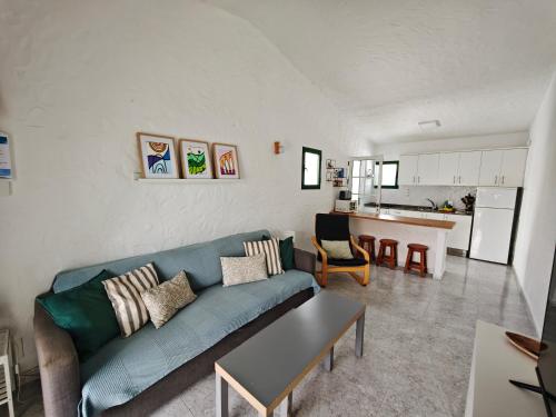 2 bedroom bungalow with parking