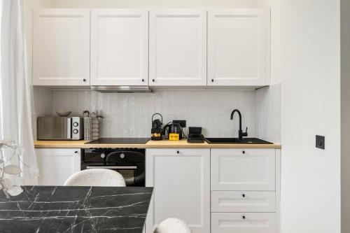3BR Duplex for 6 - Nice Port Quarter | By Airnest