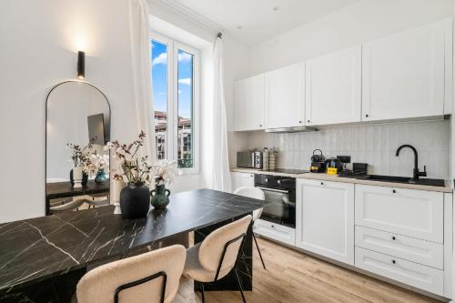 3BR Duplex for 6 - Nice Port Quarter | By Airnest