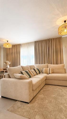 Modern 2BR Apartment with Pool&Terrace Golden Mile