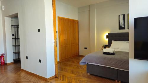 Quiet artistic retreat in central Athens
