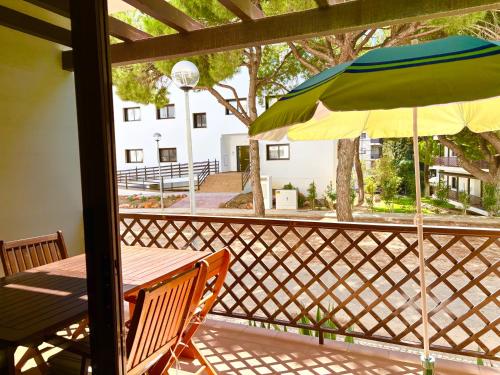 Seaside 1BDR w 2 bathrooms, AC, pool