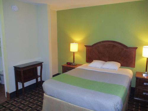 Katil atau katil-katil dalam bilik di Savannah Garden Inn