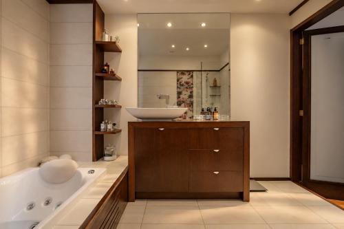 The Magnolia - Art & Design Penthouse