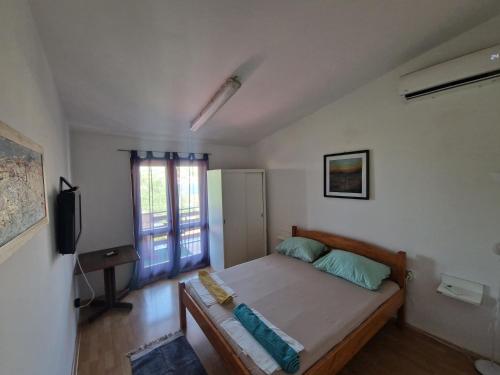 Studio-app Iva, balcony with sea view - 50 m from beach