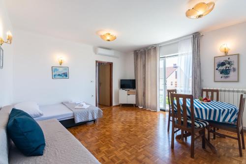 Apartment Crikvenica 5553b
