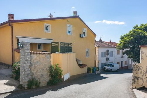 Apartments with parking space Crikvenica - 14631