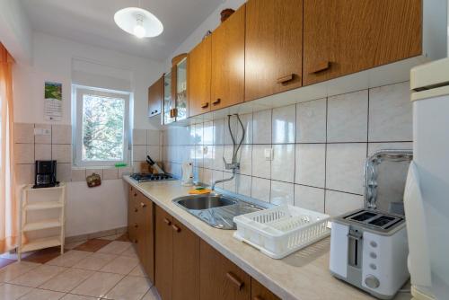 Apartments with parking space Novi Vinodolski - 2416