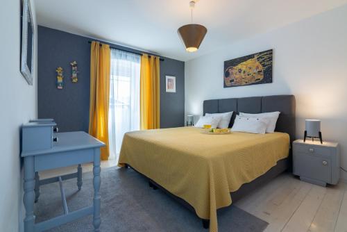 Apartments with parking space Crikvenica - 14631