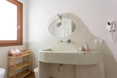 A bathroom at Sempreverde Atelier B&B