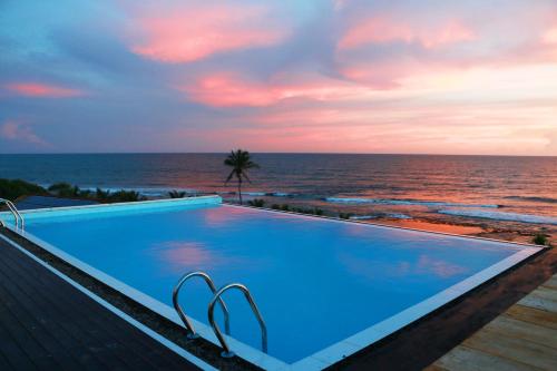 Bazén v ubytování Mirissa Gate Resort nebo v jeho okolí