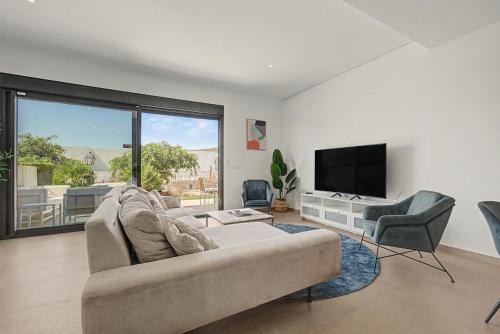 Chulera Beach townhouse sea views