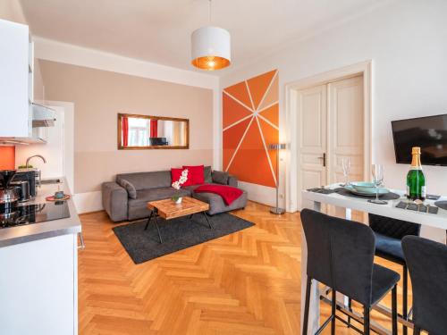 Spacious 2BR Apartment for 6 near Votivkirche & Metro U2