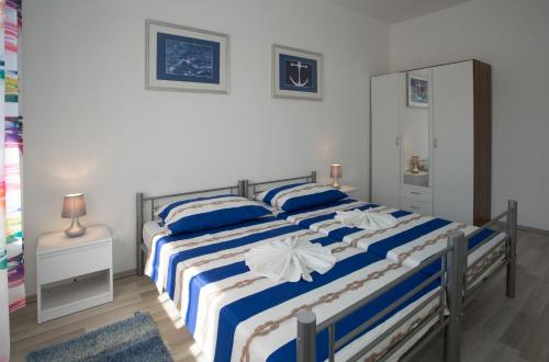 Giường trong phòng chung tại Apartments Sevilja