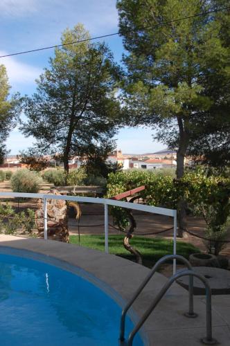 Bazén v ubytovaní Apartamentos Rurales Las Caleras alebo v jeho blízkosti