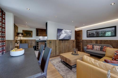 Adonis - stylish 2 bedroom nr centre of town