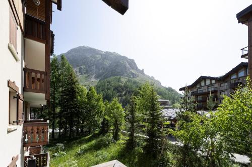 Adonis - stylish 2 bedroom nr centre of town