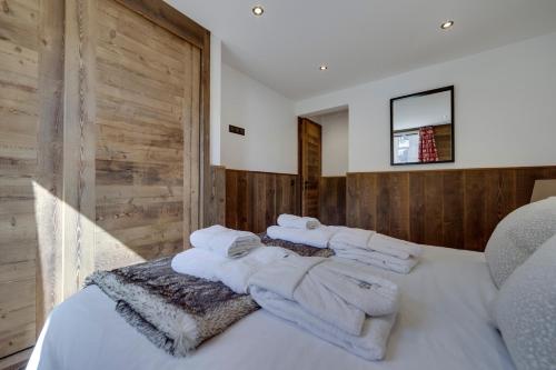 Adonis - stylish 2 bedroom nr centre of town