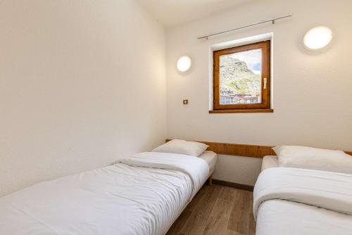 Residence Altineige, Ski In-Out with WiFi in Val Thorens, "V10" by Versant Collection