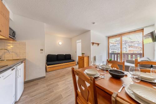 Residence Altineige, Ski In-Out with WiFi in Val Thorens, "V10" by Versant Collection