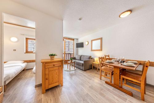 Residence Altineige, Ski In-Out with WiFi in Val Thorens, "V10" by Versant Collection