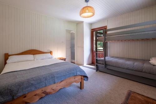 Cocooning small chalet with garden and views