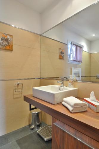 Villa With Enchanting Sea Views And Pool For 7 Guests photo 3